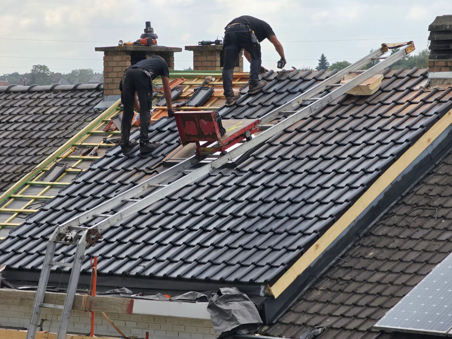 guys installing slate roof